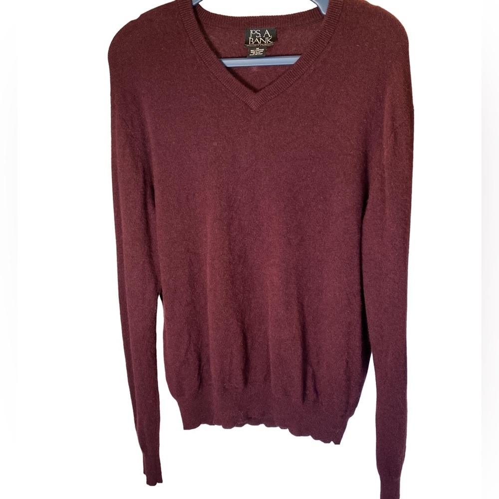 Jos A. Bank 100% Cashmere travelers collection mans V neck size M sweater